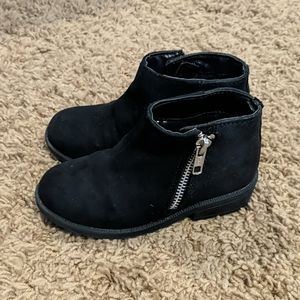 9 kids boots